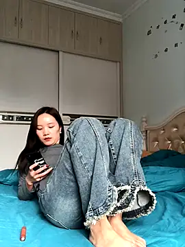 Mile-m naked stripping on cam for live sex video chat