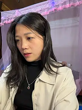 ThAmanda2 naked stripping on cam for live sex video chat