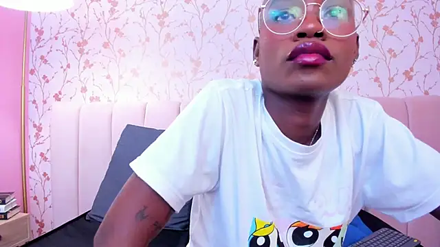 amber-hill naked stripping on cam for live sex video chat