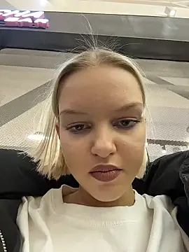 AshleyMur naked stripping on cam for live sex video chat