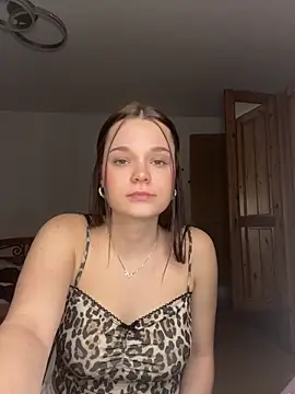 ElenaMariee naked stripping on cam for live sex video chat