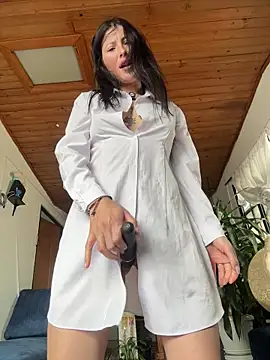 GiuliaBianchi naked stripping on cam for live sex video chat