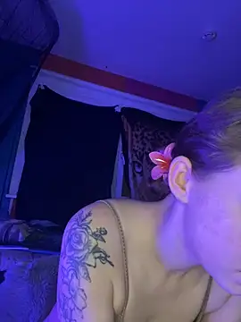 MelissaSchneider naked stripping on cam for live sex video chat