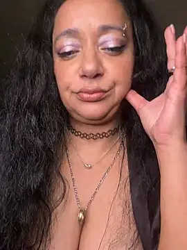 PichyPrettyPussy naked stripping on cam for live sex video chat