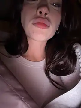 CityLynx naked stripping on cam for live sex video chat