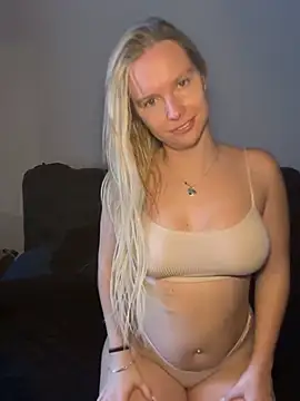 Ellie-rosee naked stripping on cam for live sex video chat