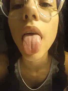 isaaabelaaa naked stripping on cam for live sex video chat