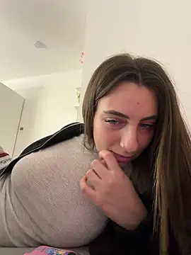 CuteJuliaa naked stripping on cam for live sex video chat