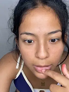 LeahBar naked stripping on cam for live sex video chat