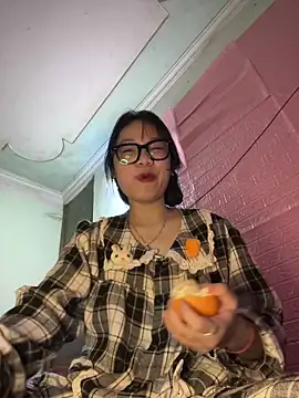Leeeeiu naked stripping on cam for live sex video chat