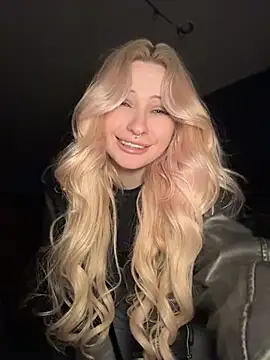 DayaFoxy naked stripping on cam for live sex video chat