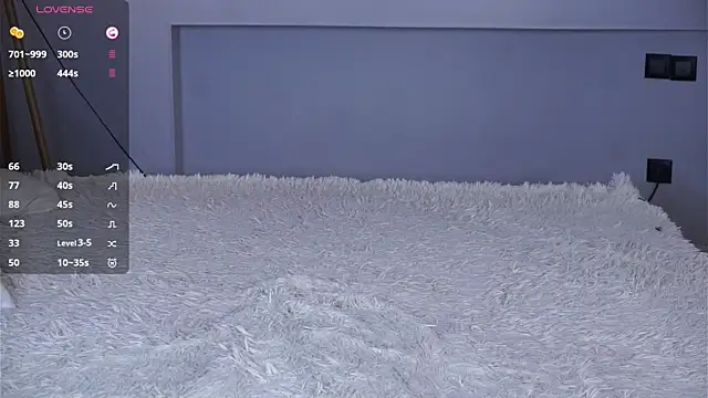 GenieDurrah naked stripping on cam for live sex video chat