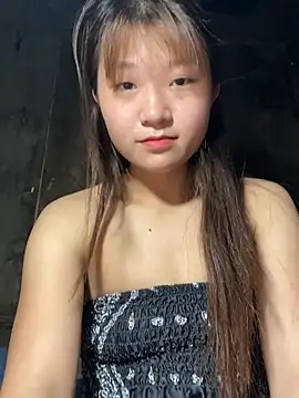 holee-laura naked stripping on cam for live sex video chat