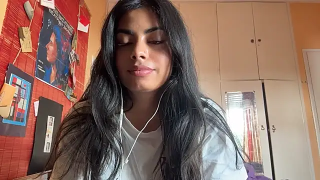 JenniRoutt naked stripping on cam for live sex video chat