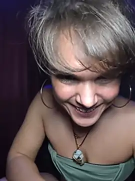 BaileyMFox naked stripping on cam for live sex video chat