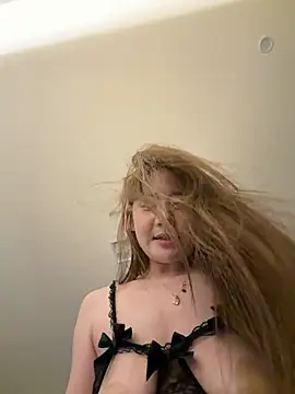Beanie- naked stripping on cam for live sex video chat