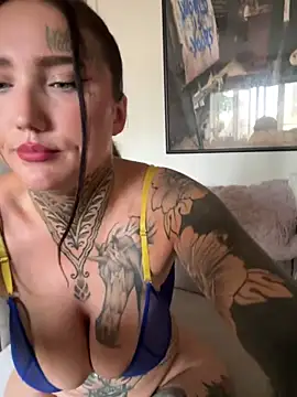 Faith-pawg naked stripping on cam for live sex video chat