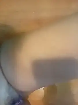 HonyHanna naked stripping on cam for live sex video chat