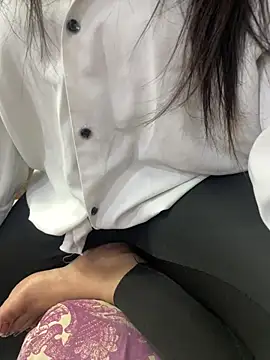 Phardra881 naked stripping on cam for live sex video chat