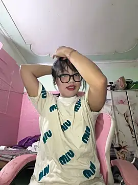 Emmiuuuu03 naked stripping on cam for live sex video chat