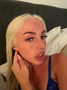 Livsaphire naked stripping on cam for live sex video chat